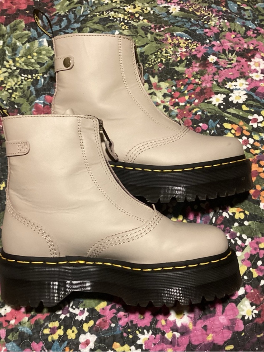 EUC Dr. Martens Jetta Leather Sendal Cream Zip Combat Boots 🖤🩶🤍🩷❤️‍🔥 - Picture 5 of 12